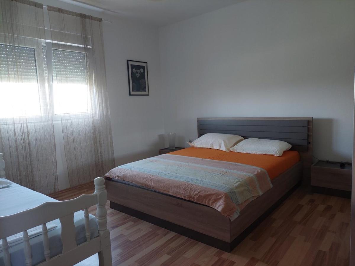Apartman Na Rijeci Cijevni Подгориця Екстер'єр фото