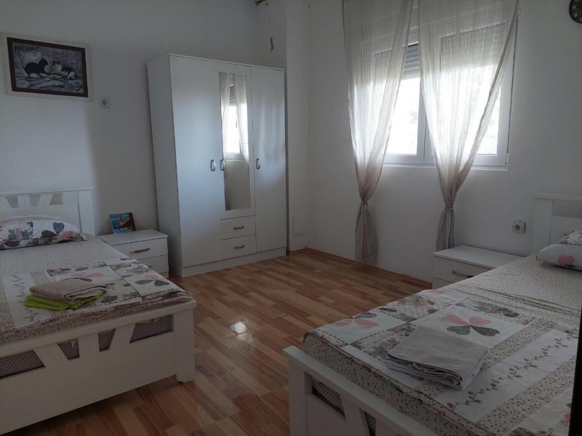 Apartman Na Rijeci Cijevni Подгориця Екстер'єр фото