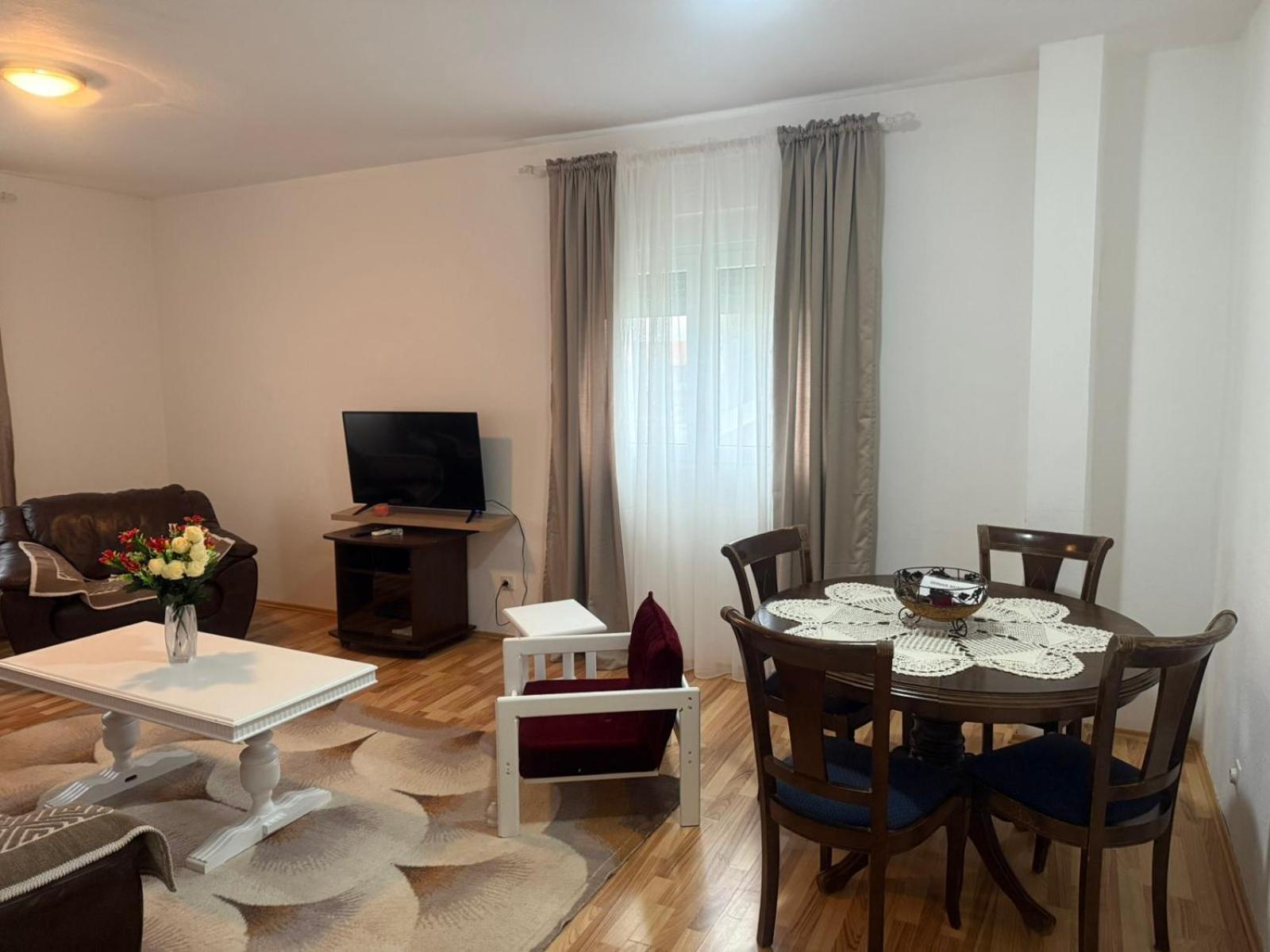 Apartman Na Rijeci Cijevni Подгориця Екстер'єр фото